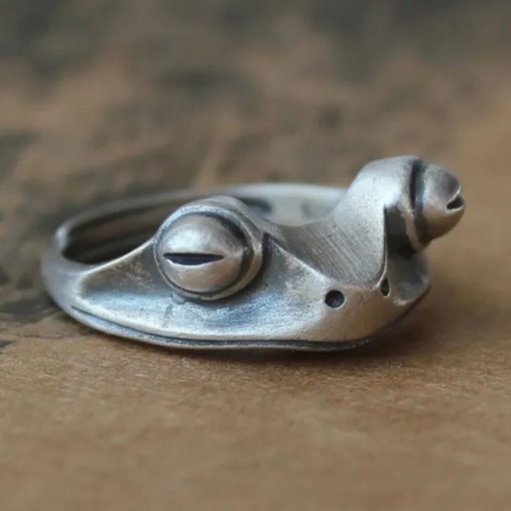 NEW Frog Fashion Ring - Silver toned - Adjustable and adorable! - Picture 2 of 7